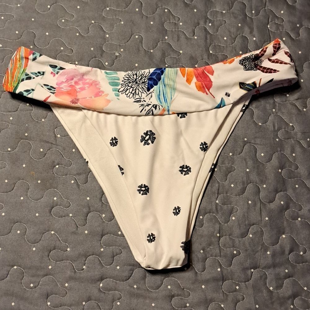 Shein bikini bottom size medium